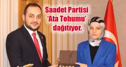 Saadet Partisi ‘Ata Tohumu’ dağıtıyor.