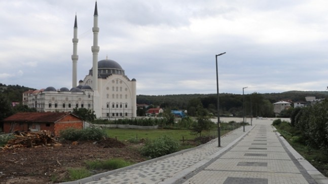 Anadolufeneri ve İshaklı Meydanı Güzelleşiyor