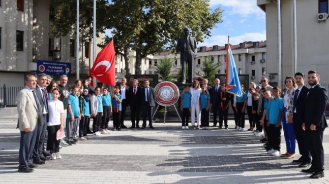 İlçemizde İlköğretim Haftası Çelenk Sunma Töreni ve Kutlama Programı Gerçekleştirildi