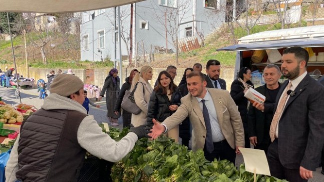 MHP Beykoz’da Kandil Simidi Dağıttı