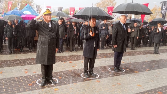 10 Kasım Atatürk’ü Anma Töreni, Beykoz’da Yağmur Altında Düzenlendi