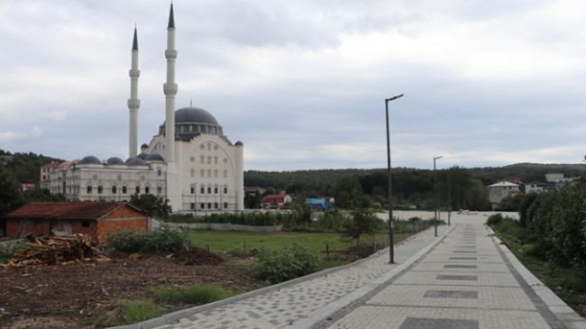 Anadolufeneri ve İshaklı Meydanı Güzelleşiyor