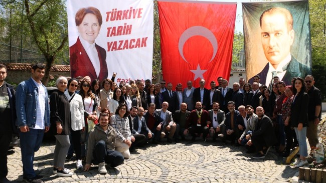 İYİ Parti Beykoz, Gençlerle Buluştu